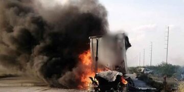 Tráiler incendia Nuevo Laredo