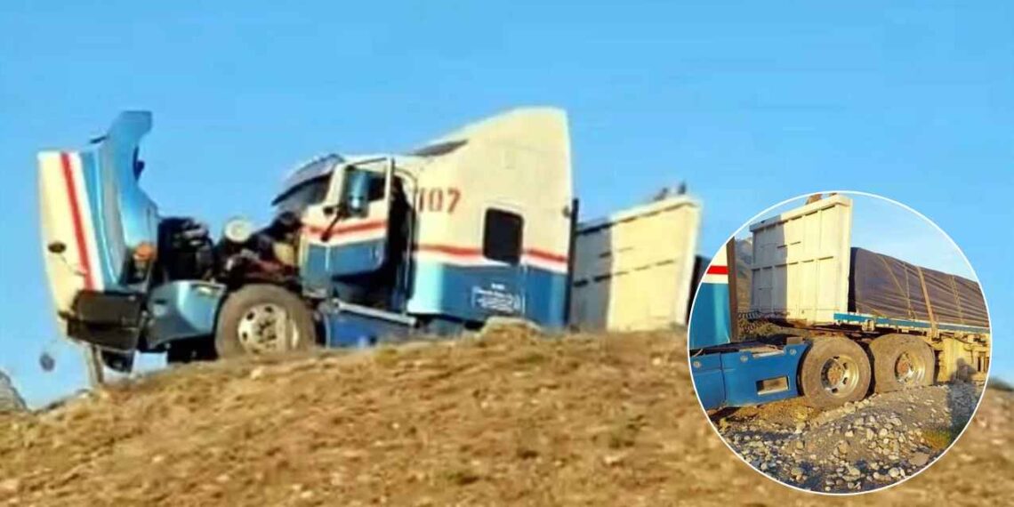 Trailero utiliza rampa de frenado en la Carretera Saltillo-Monterrey para evitar accidentarse