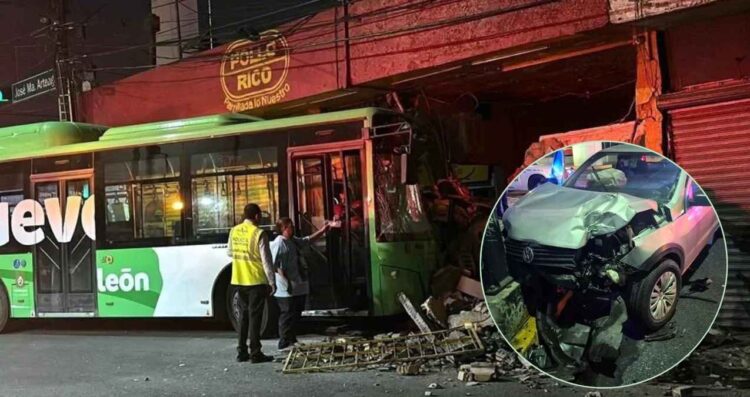 Transporte urbano se impacta contra un negocio de pollos tras colisionar con una camioneta en Monterrey; hay 1 lesionado