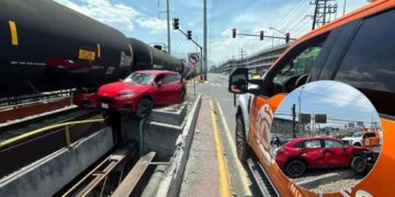 Tren embiste a un vehículo en Monterrey, Nuevo León y deja tres personas heridas