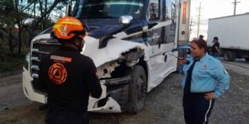 tráiler golpeado tren San Nicolás