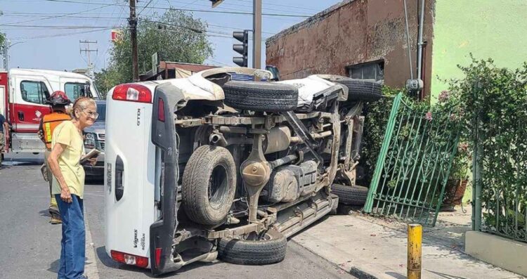 choque con volcadura Nuevo Laredo