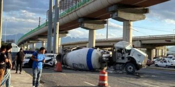 accidente revolvedora Escobedo