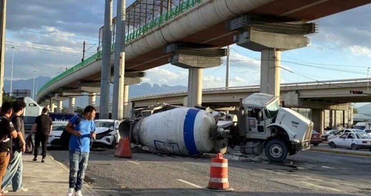 accidente revolvedora Escobedo
