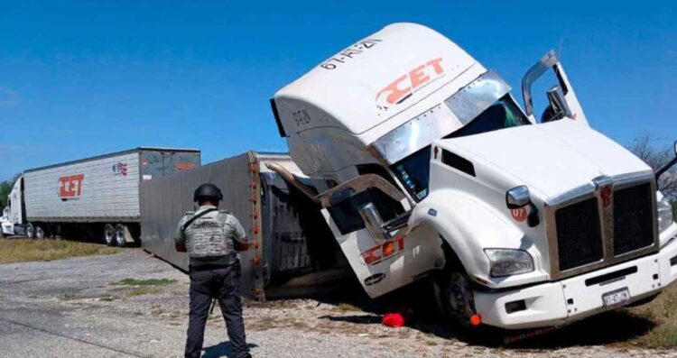 Vuelca tráiler Jiménez