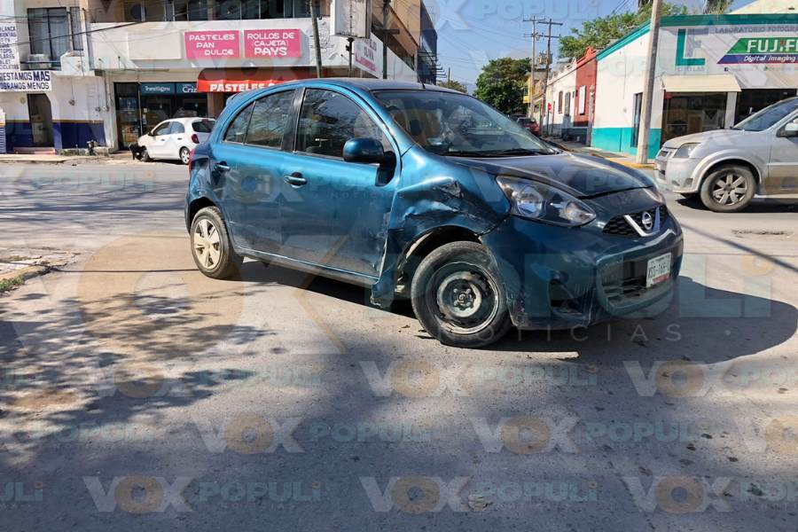 accidente vehicular en centro de Victoria