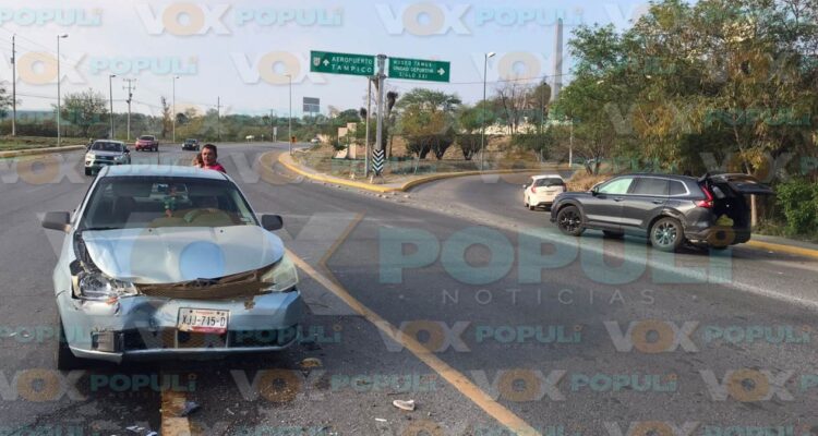 accidente vial en crucero de Victoria