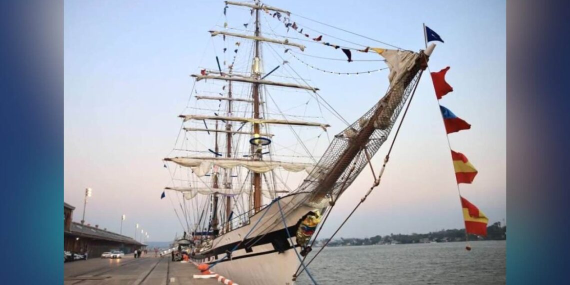 buque Simón Bolívar de Venezuela