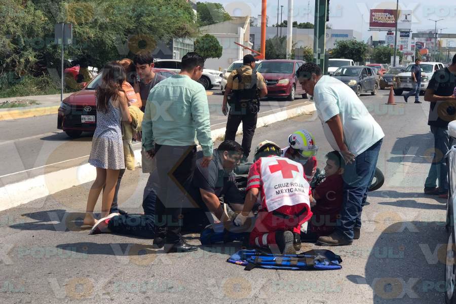 choque entre moto y camioneta en Victoria