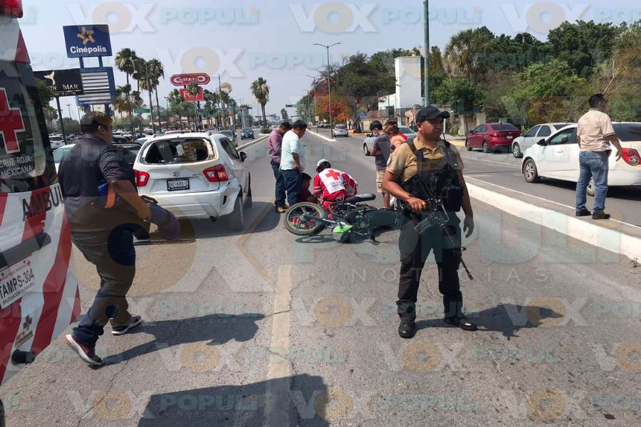 choque entre moto y camioneta en Victoria