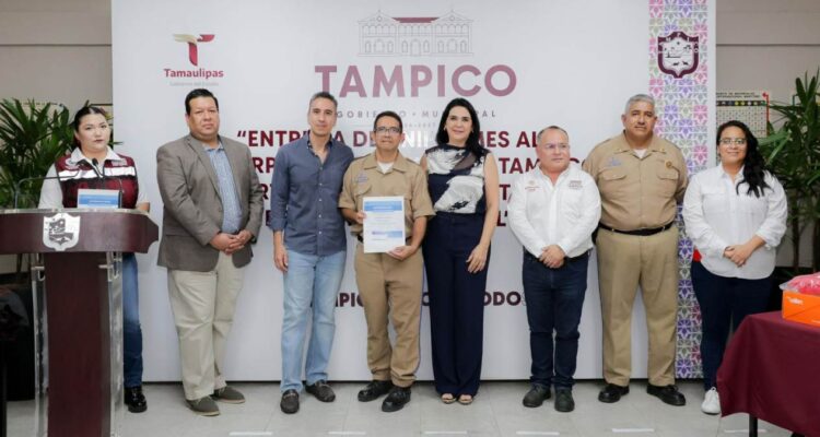 donación al cuerpo de Bomberos de Tampico