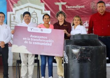 entrega tinacos en Jaumave