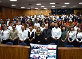 entrega UAT becas de excelencia