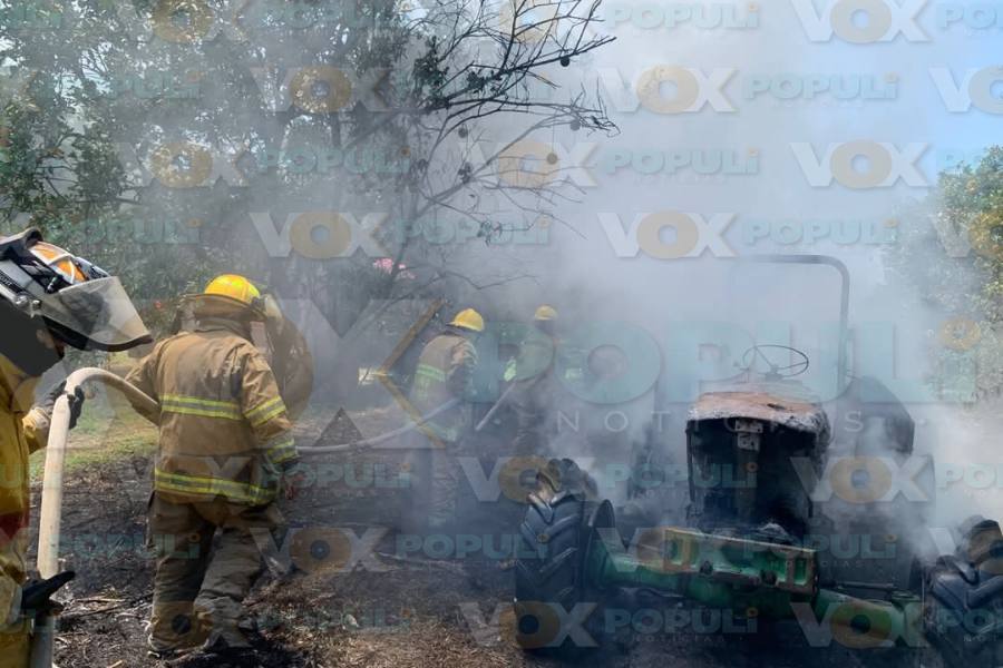 incendio de tractor en carretera Victoria Monterrey