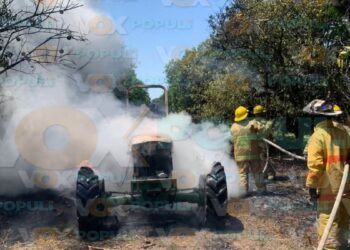 incendio de tractor en carretera Victoria Monterrey