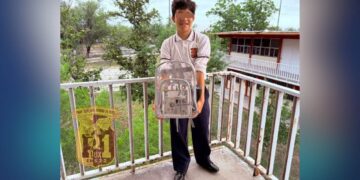 mochilas transparentes en preparatoria de Nuevo Laredo