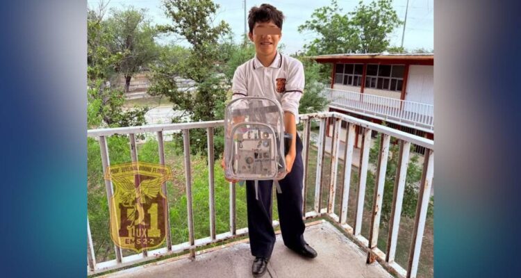 mochilas transparentes en preparatoria de Nuevo Laredo