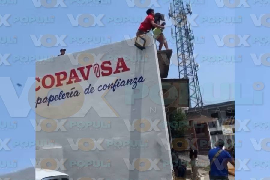 niña intenta saltar de techo en Victoria