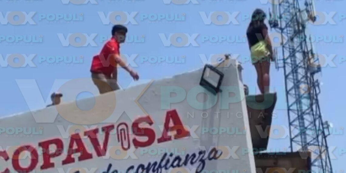 niña intenta saltar de techo en Victoria