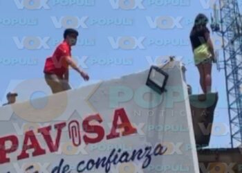 niña intenta saltar de techo en Victoria
