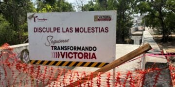 rehabilitación de puente peatonal en Victoria