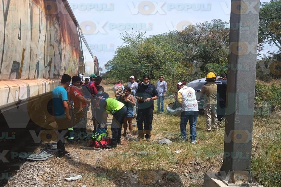 tren arrolla vehículo en Altamira