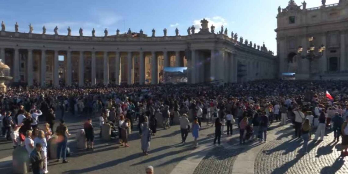 ¡Habemus Papam!: ¿Quién es el nuevo sucesor del Papa Francisco tras el anuncio en la Capilla Sixtina?