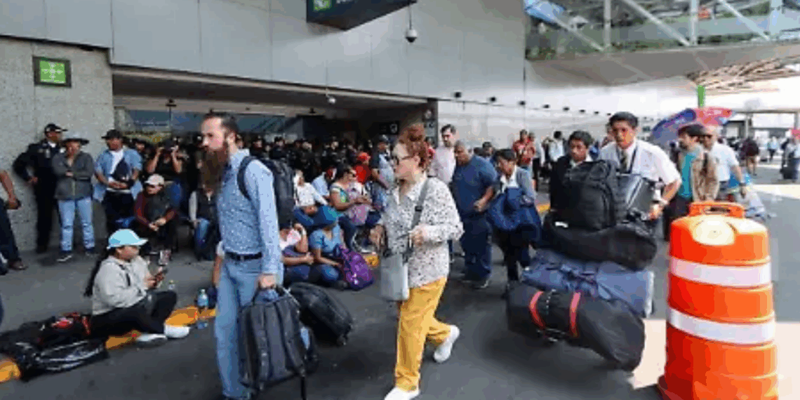 ¿Cómo afectó la protesta de la CNTE al Aeropuerto Internacional de CDMX