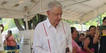 AMLO reaparece en Chiapas para votar en la elección judicial
