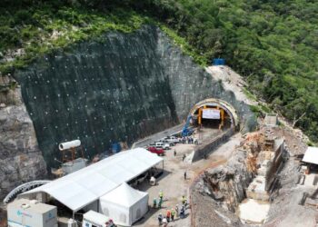 Américo Villarreal impulsa infraestructura verde concreto ecológico y reforestación en carretera Mante–Ocampo–Tula