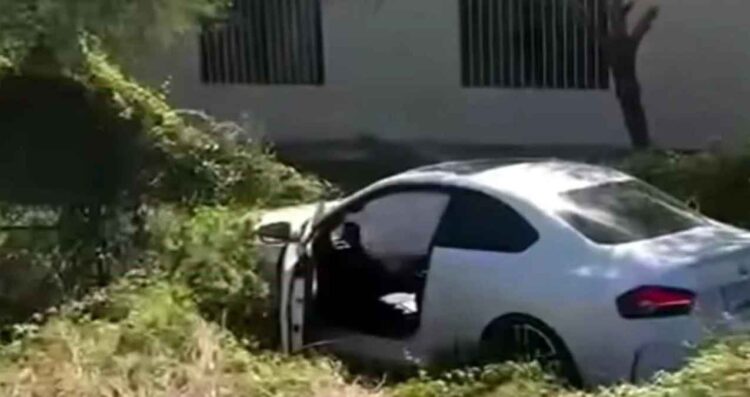 Auto derriba cerca Linares