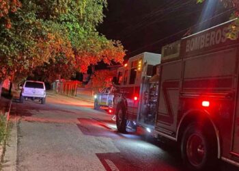 Bomberos evitan que fuego consuma vivienda en Linares, Nuevo León