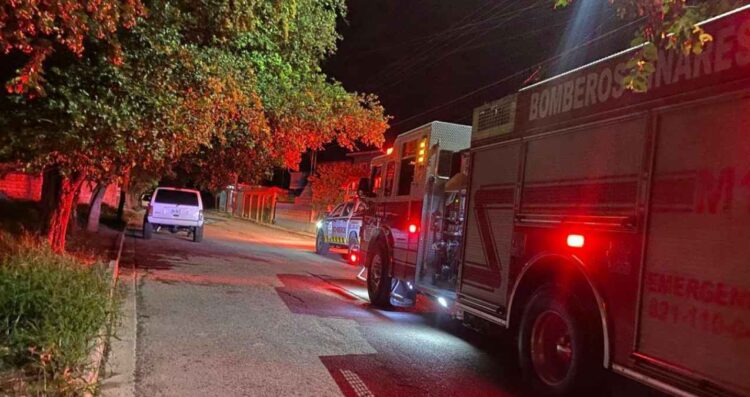 Bomberos evitan que fuego consuma vivienda en Linares, Nuevo León