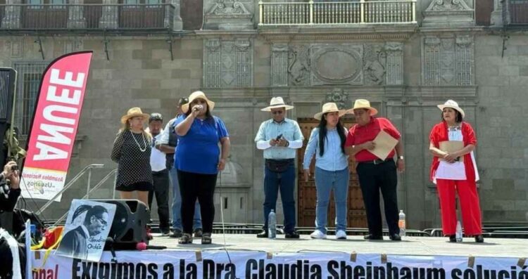 CNTE retira Zócalo