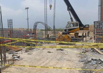 Trabajador cae y sufre lesiones en construcción de Santa Catarina