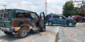 Camioneta invade sentido contrario y provoca choque en libramiento de Ciudad Victoria, Tamaulipas