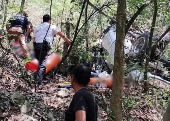 Camioneta se desbarranca en una cañada de San Pedro, NL; hay 5 heridos
