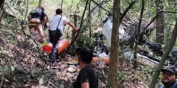 Camioneta se desbarranca en una cañada de San Pedro, NL; hay 5 heridos