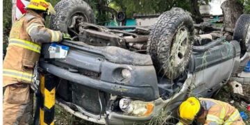 camioneta tipo Pick-Up volcada Linares