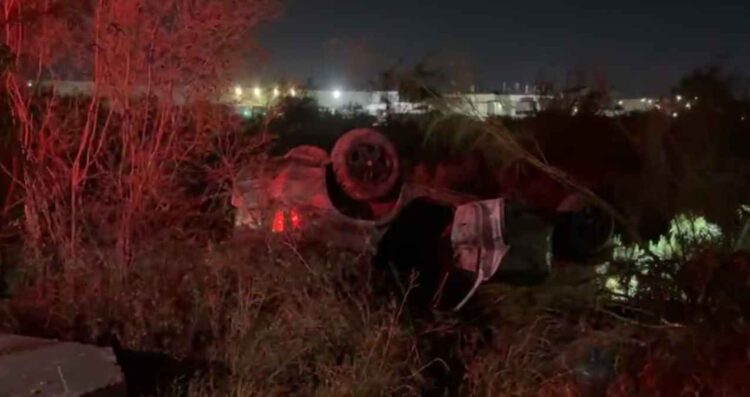 Camioneta vuelca Reynosa