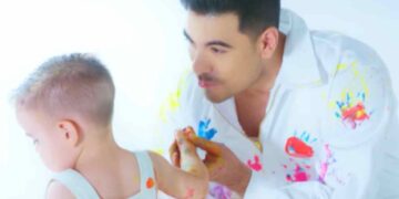 Carlos Rivera lanza video con su hijo León y conmueve al público