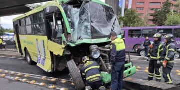 Choca camión transporte CDMX