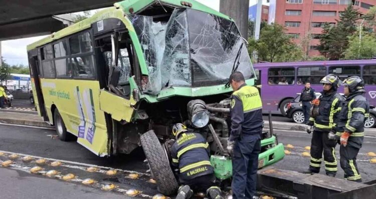 Choca camión transporte CDMX