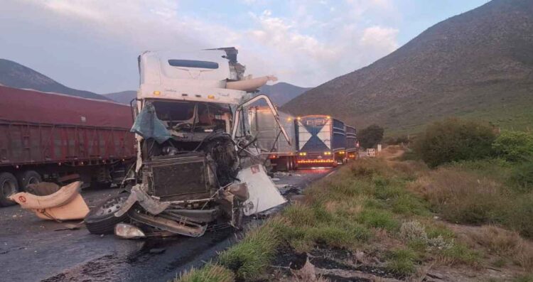 Accidente tractocamiones Jaumave deja un lesionado