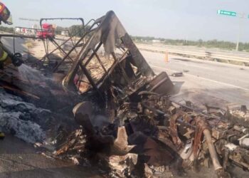 Choque múltiple entre tractocamiones deja un conductor fallecido en la autopista Monterrey–Nuevo Laredo