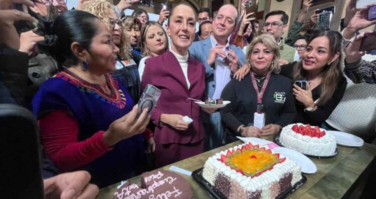 Claudia Sheinbaum celebra su cumpleaños en el Palacio Nacional