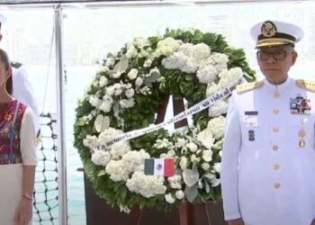 Claudia Sheinbaum rinde homenaje a cadetes fallecidos en el buque Cuauhtémoc