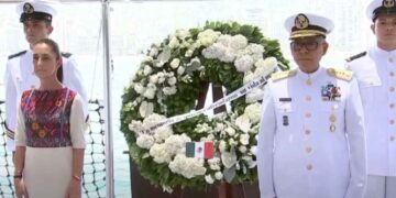 Claudia Sheinbaum rinde homenaje a cadetes fallecidos en el buque Cuauhtémoc