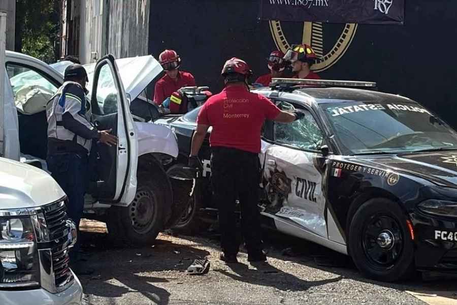 Colisiona patrulla de la Fuerza Civil y camioneta en Monterrey; 3 personas resultaron heridas