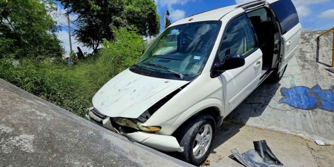Conductor cae canal Matamoros
